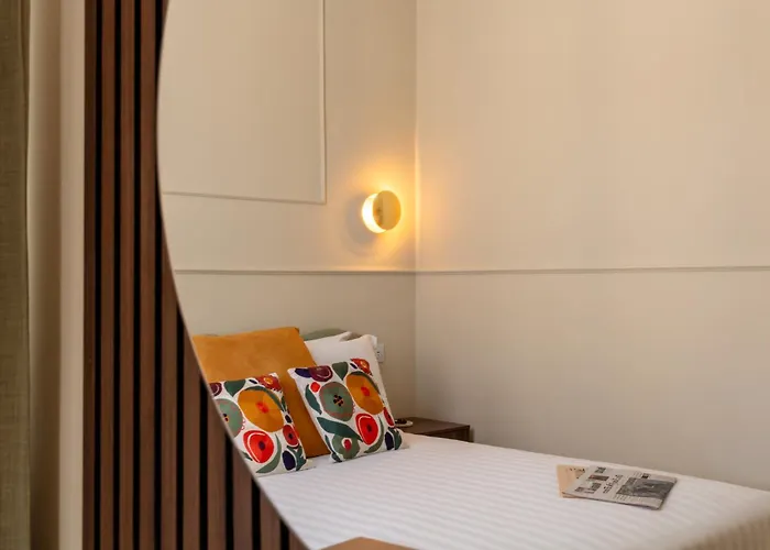 Deza Luxe Colosseum View 2br 2bt Modern Style *
