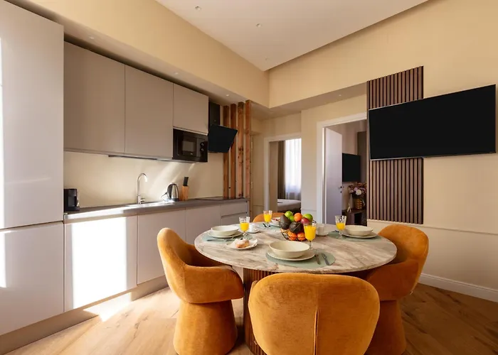 Апартаменты Deza Luxe Colosseum View 2br 2bt Modern Style Рим