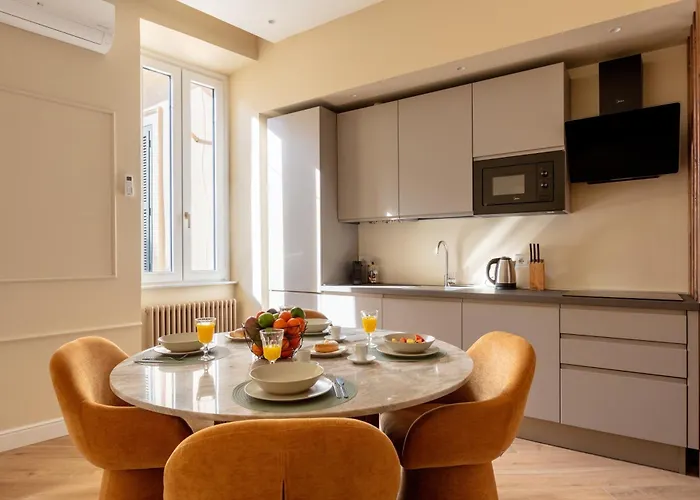 Апартаменты Deza Luxe Colosseum View 2br 2bt Modern Style