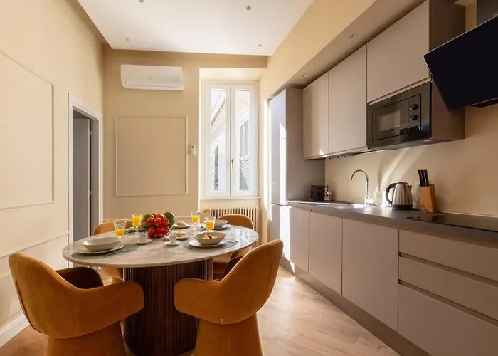 Апартаменты Deza Luxe Colosseum View 2br 2bt Modern Style Рим